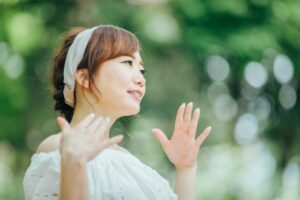 暑がっている女性